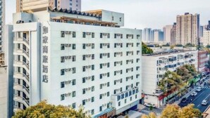 A multi-story hotel with a modern facade, featuring a series of balconies and a prominent entrance. - Home Inn Business Hotel (Zhengzhou 460 Hospital Bishagang Metro Station Branch) (ZHENGZHOU)
