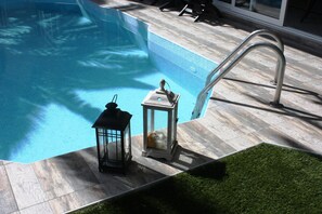 Seasonal outdoor pool, sun loungers - Hotel Cariatis (Nea Propontida)