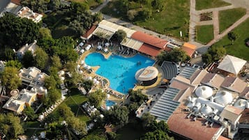 2 outdoor pools, sun loungers