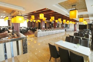 Unclassified image, 3 of 114, button - Huadong Hotel (Qitaihe (Xinjiang))