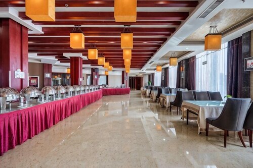 Huadong Hotel