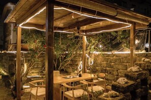 Outdoor dining - Weizhou Island Summer Sunshine Sea View Hotel (Weizhou Island)