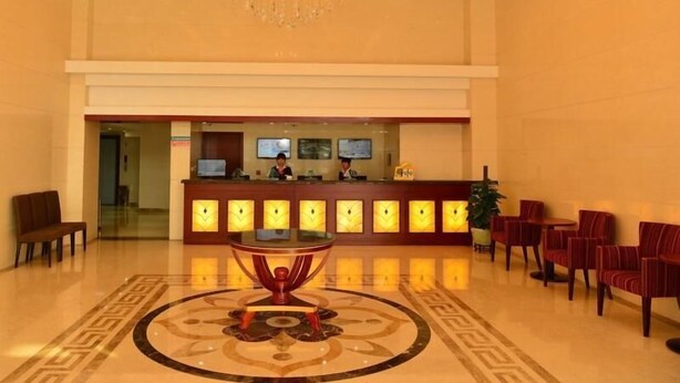 A lobby with a reception desk, a chandelier, and a patterned floor. - Greentree INN Beijing Chaoyang District Second FOR (Beijing)