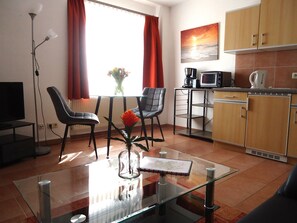 Huoneisto (#6) | Oleskelualue | Taulutelevisio