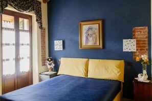 Premium bedding, minibar, desk, blackout curtains