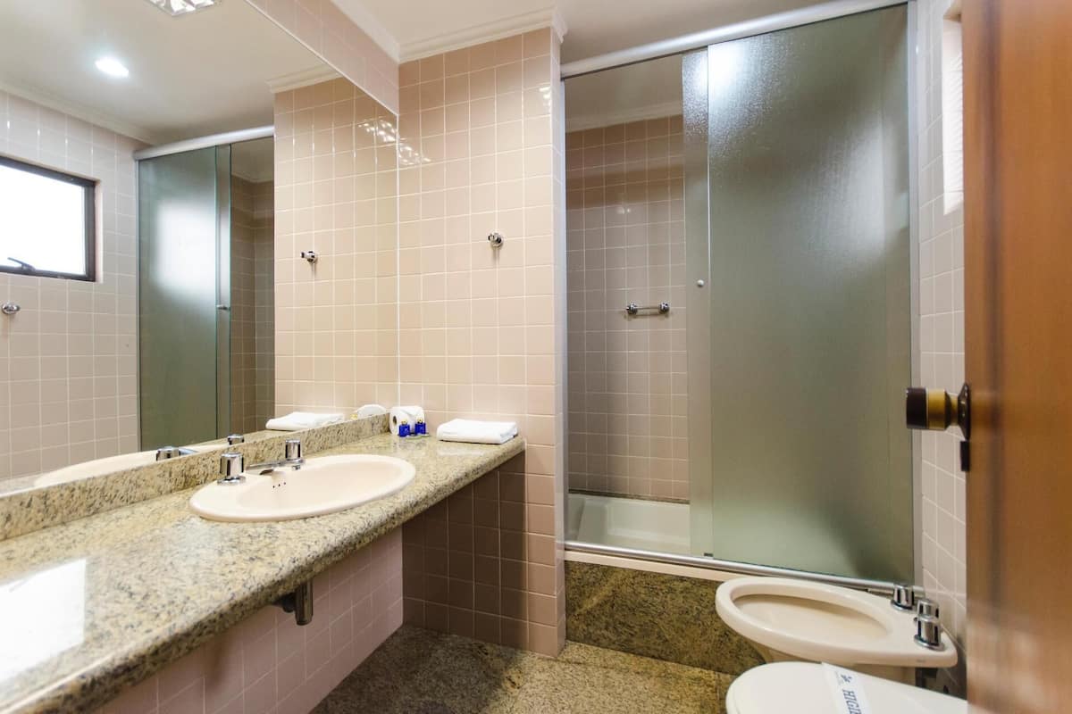 Bathroom | Rainfall showerhead, free toiletries, hair dryer, towels