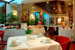 Free daily buffet breakfast