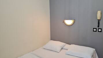 Double Room | Desk, free WiFi, bed sheets