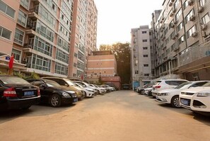 Parkir mandiri gratis