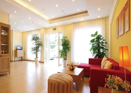 Home Inn Guiping Xishan Bus Center