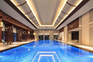 Indoor pool, outdoor pool, pool umbrellas, pool loungers - Crowne Plaza Resort Xishuangbanna Parkview by IHG (Xishuangbanna Dai)