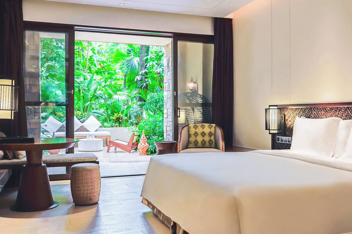 Standardzimmer, 1 King-Bett, Blick auf den Innenhof | Hochwertige Bettwaren, Daunenbettdecken, Pillowtop-Betten, Minibar
