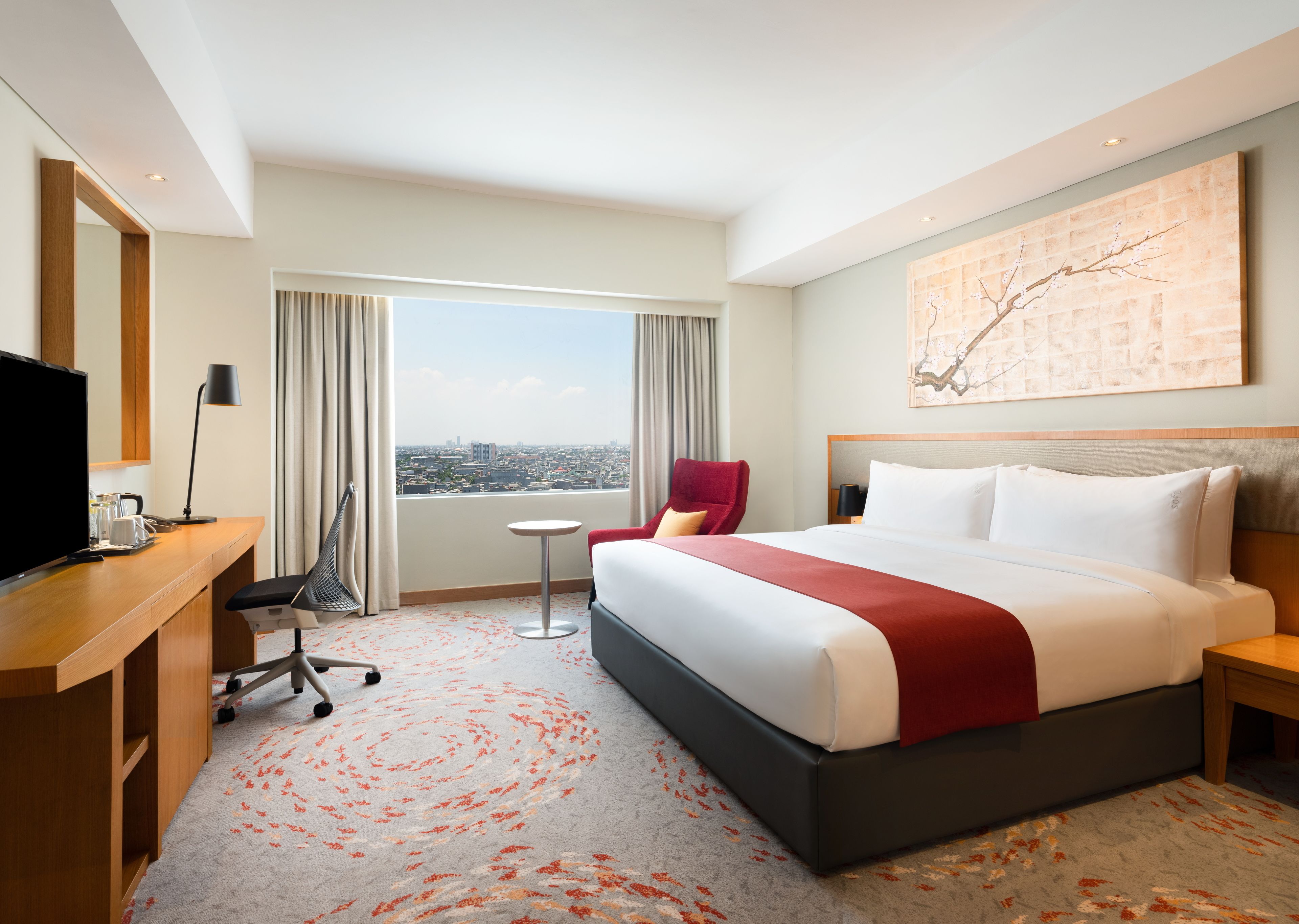 Standardrum - 1 kingsize-säng - tillgänglighetsanpassat - utsikt mot staden | Värdeförvaringsskåp på rummet, skrivbord och arbetsyta för laptop