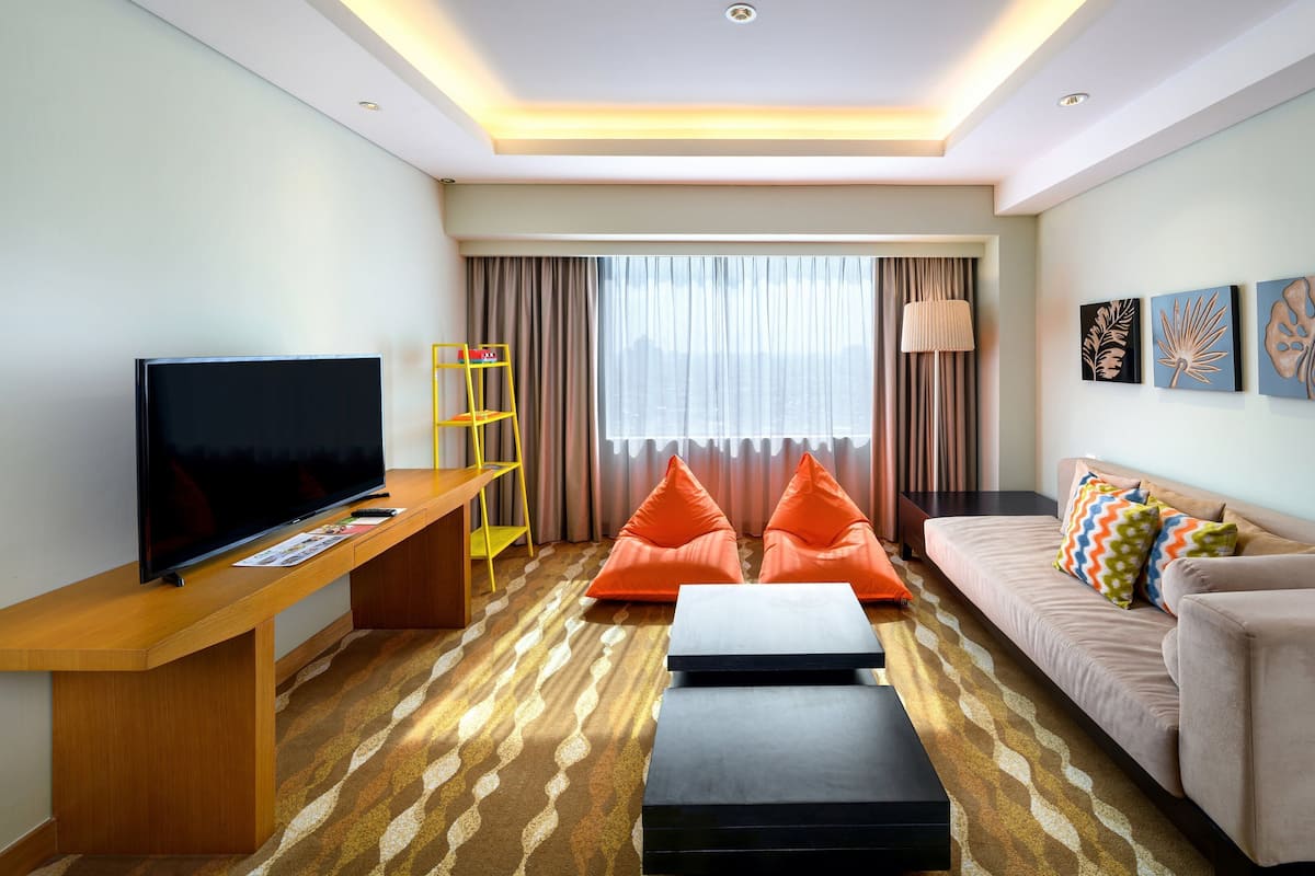 Caja de seguridad en la habitación y escritorio