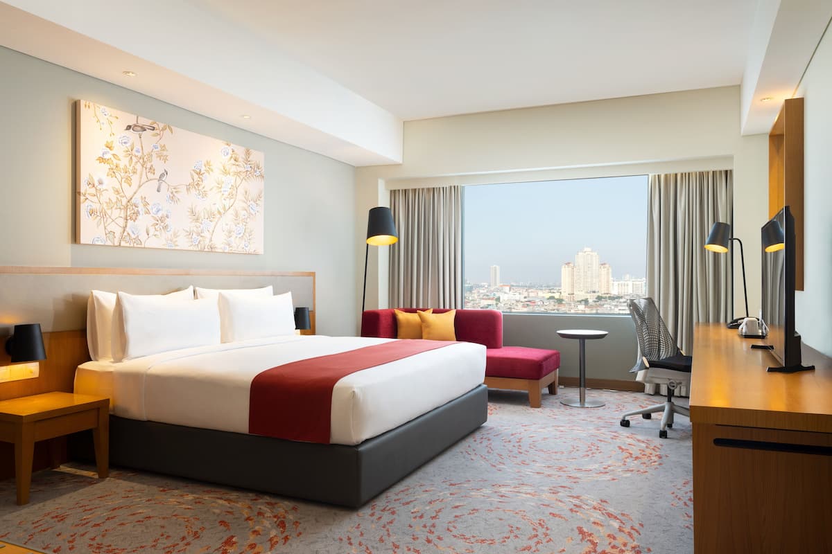 in-room safe, desk, laptop workspace, blackout curtains