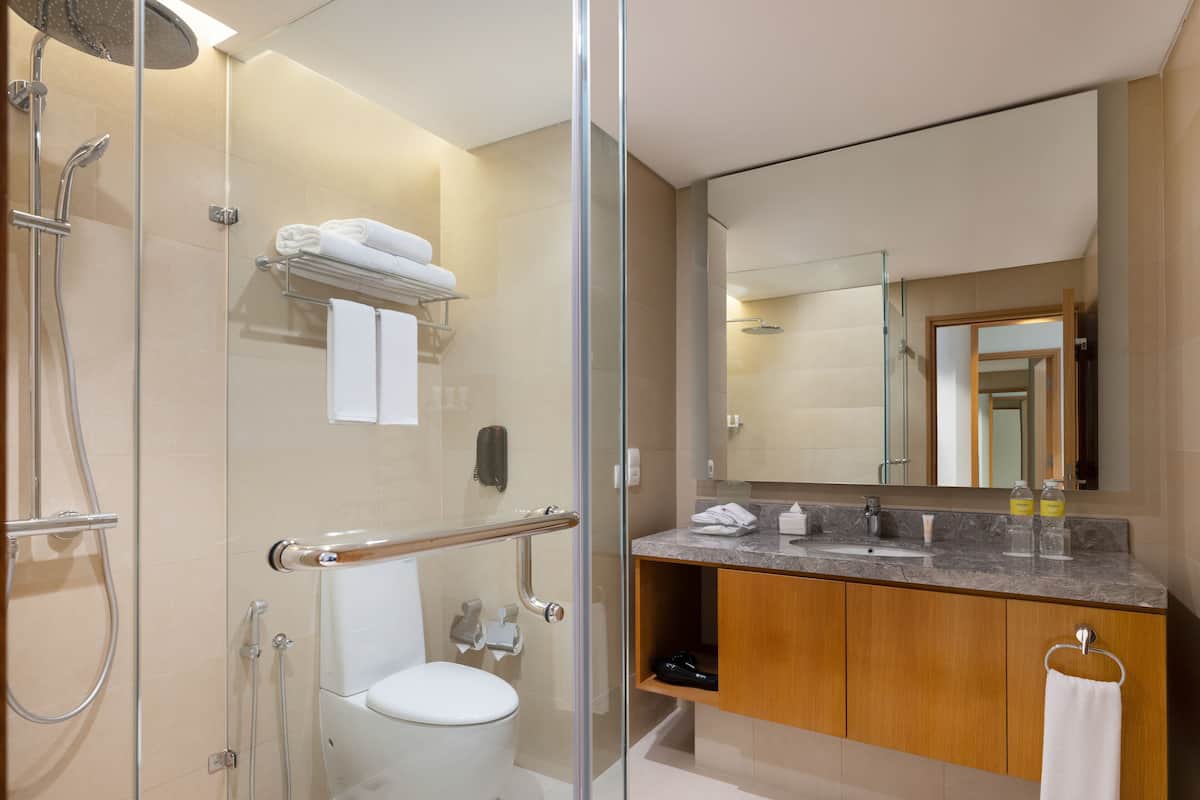 Caja de seguridad en la habitación y escritorio