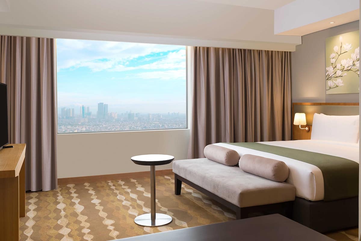 in-room safe, desk, laptop workspace, blackout curtains