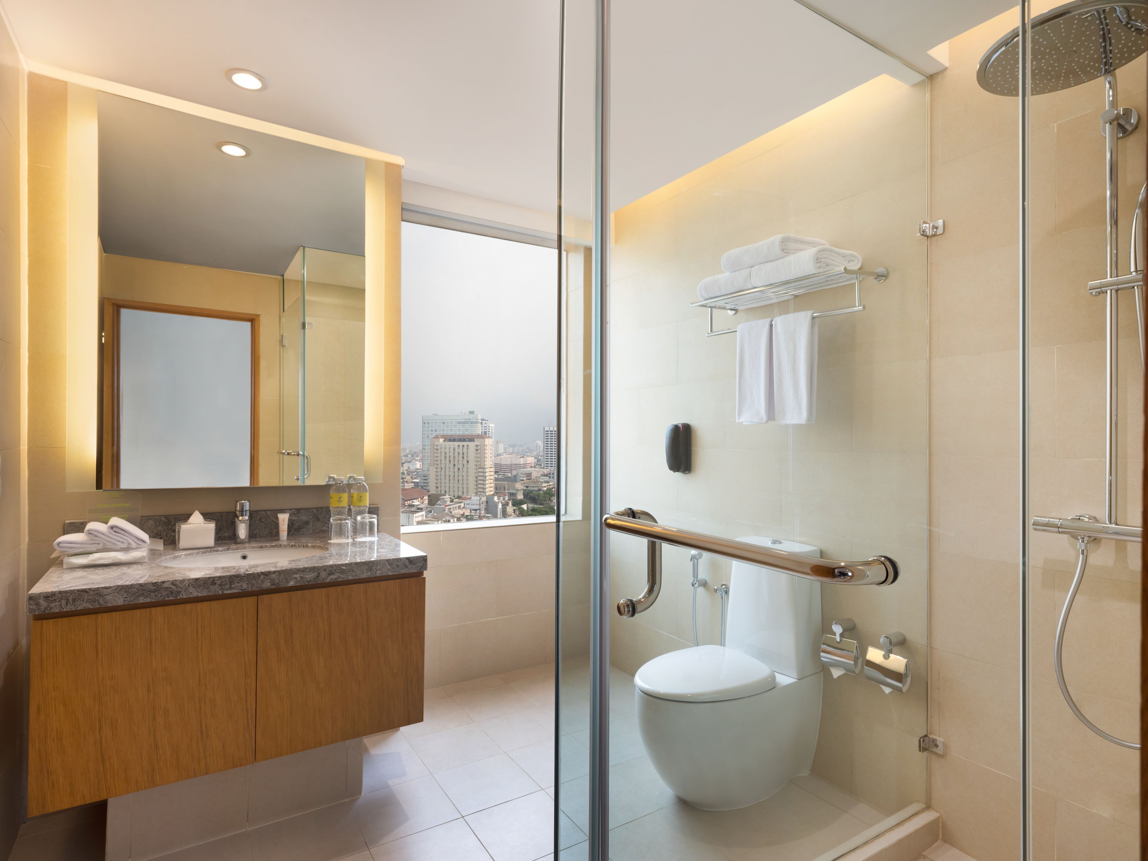 Foto - Holiday Inn & Suites Jakarta Gajah Mada by IHG