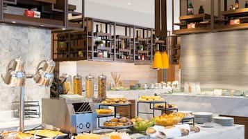 Desayuno buffet diario (IDR 217800 por persona)