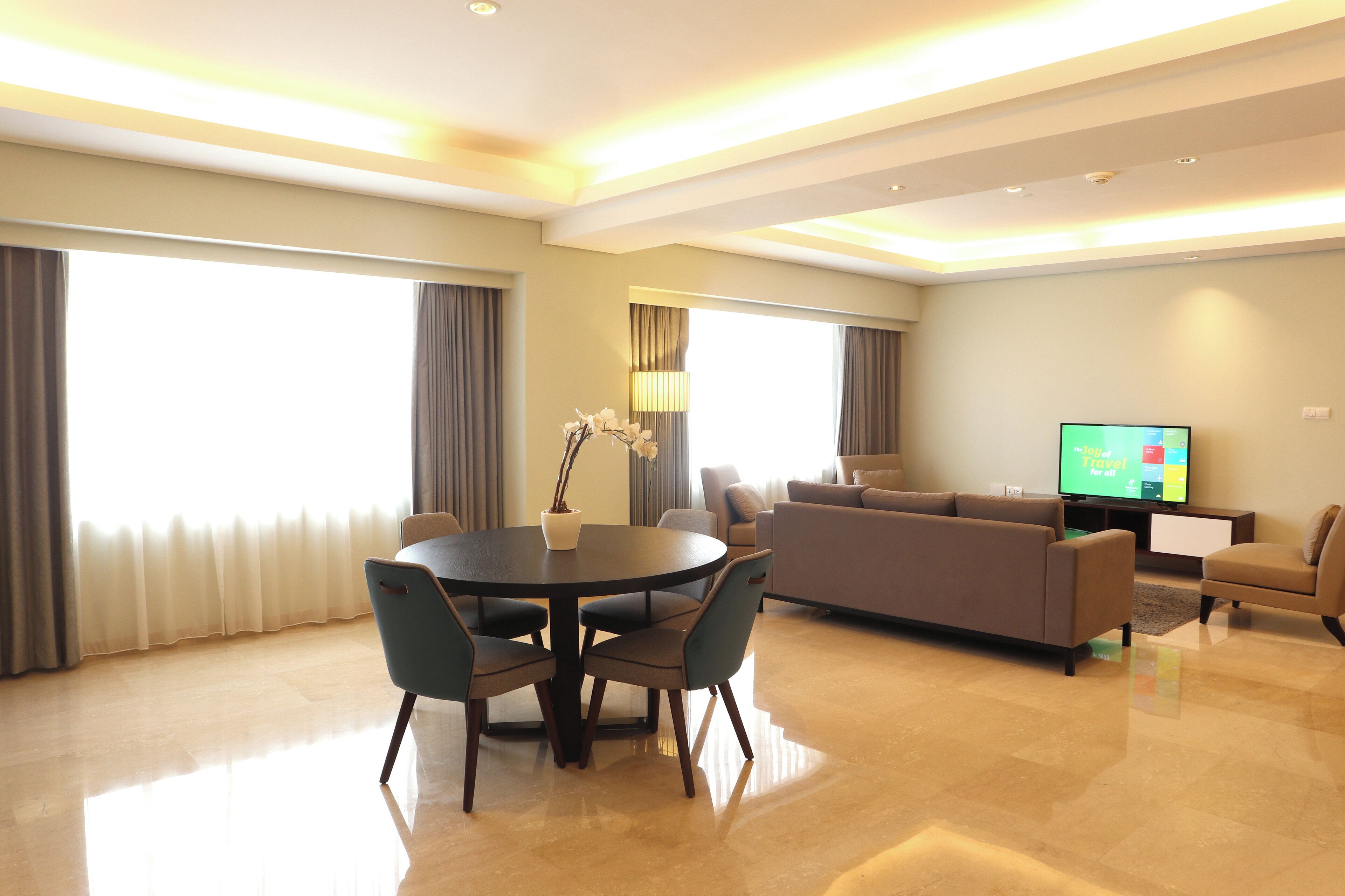 Suite, 1 Bedroom, City View (Dining)