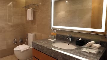 Suite, 1 Schlafzimmer, Stadtblick (Dining) | Badezimmer