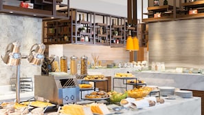 Frühstück, Mittagessen, Abendessen und Brunch werden serviert