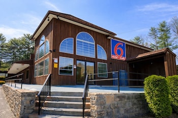 Motel 6 Lake George, NY – Adirondacks 