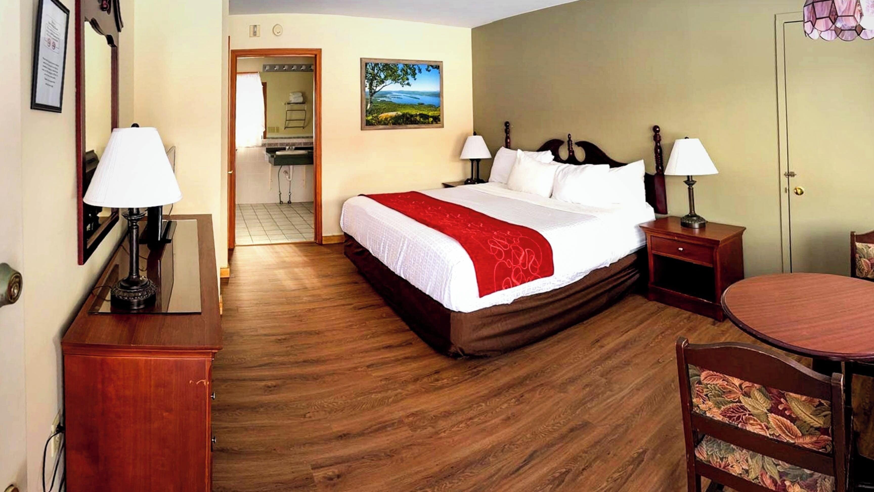 Laptop workspace, iron/ironing board, free WiFi, bed sheets