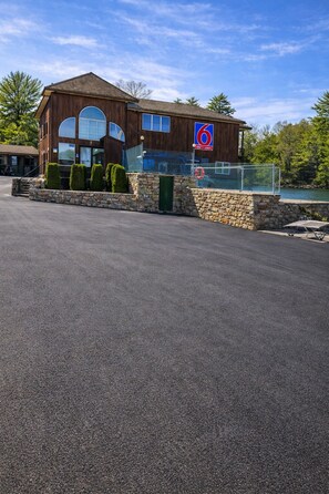 Front of property - Motel 6 Lake George, NY – Adirondacks  (Lake George)