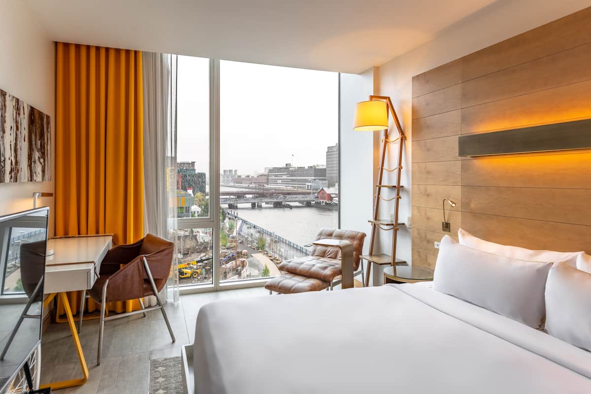 1 bedroom, premium bedding, minibar, desk