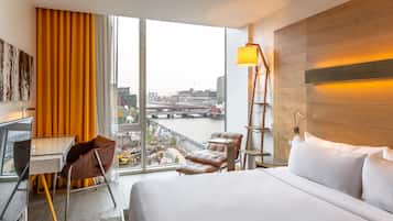 Ropa de cama de alta calidad, minibar, escritorio