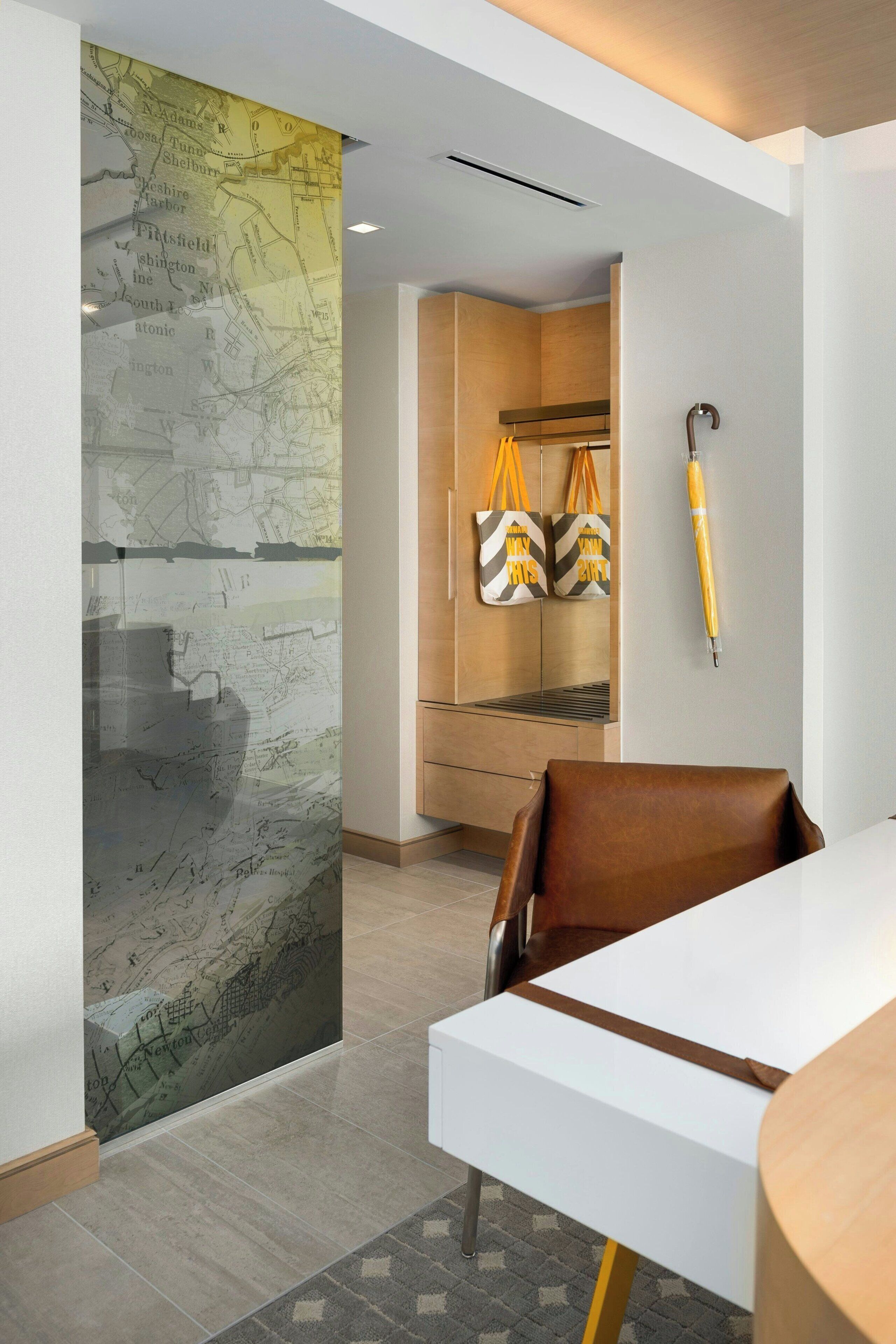 1 bedroom, premium bedding, minibar, desk