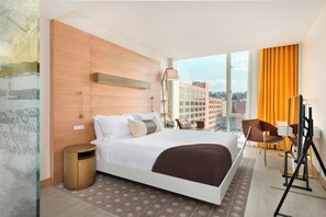 Sengetøy av topp kvalitet, minibar, skrivebord og strykejern/-brett