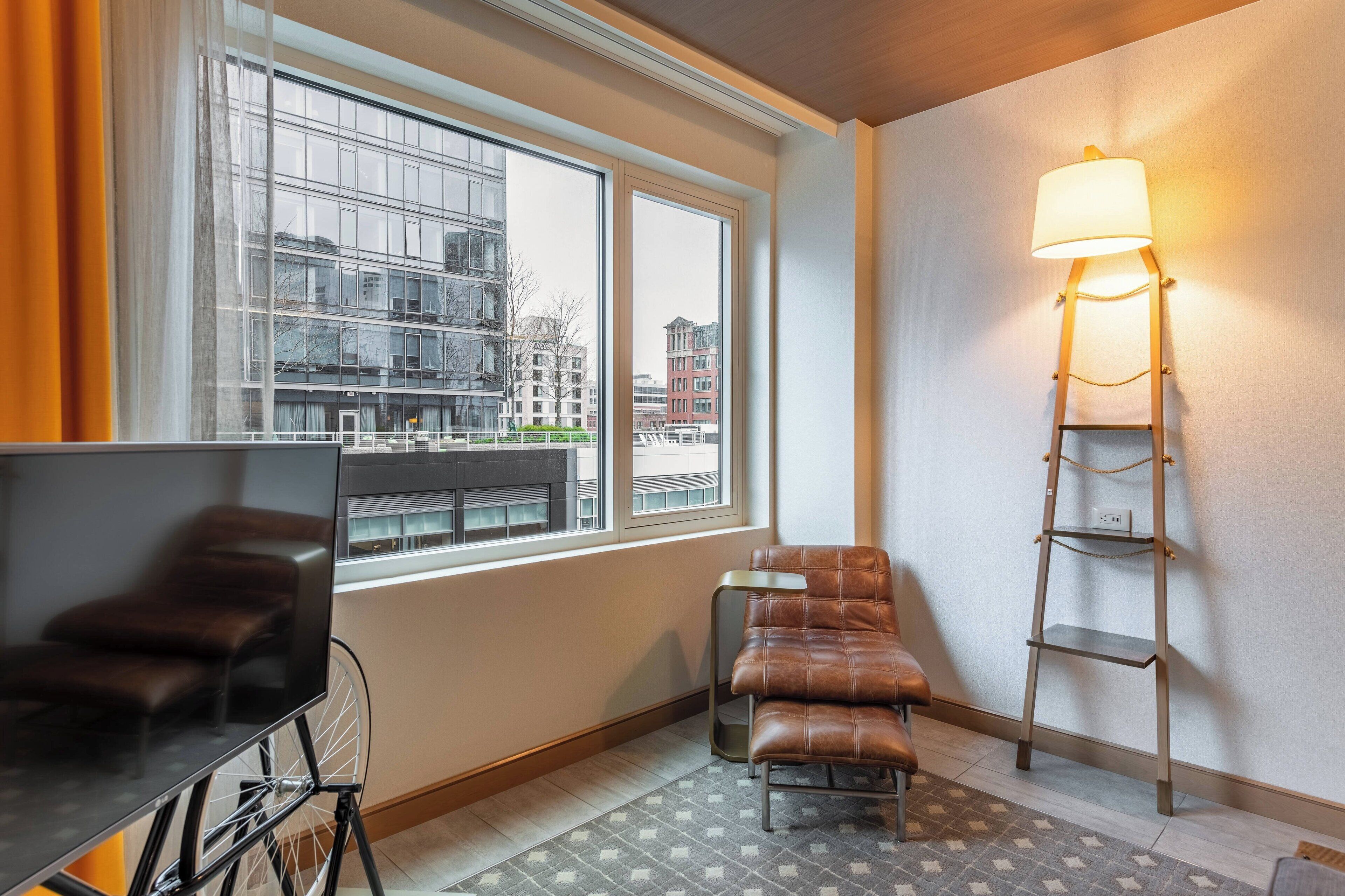 Premium bedding, minibar, desk, iron/ironing board