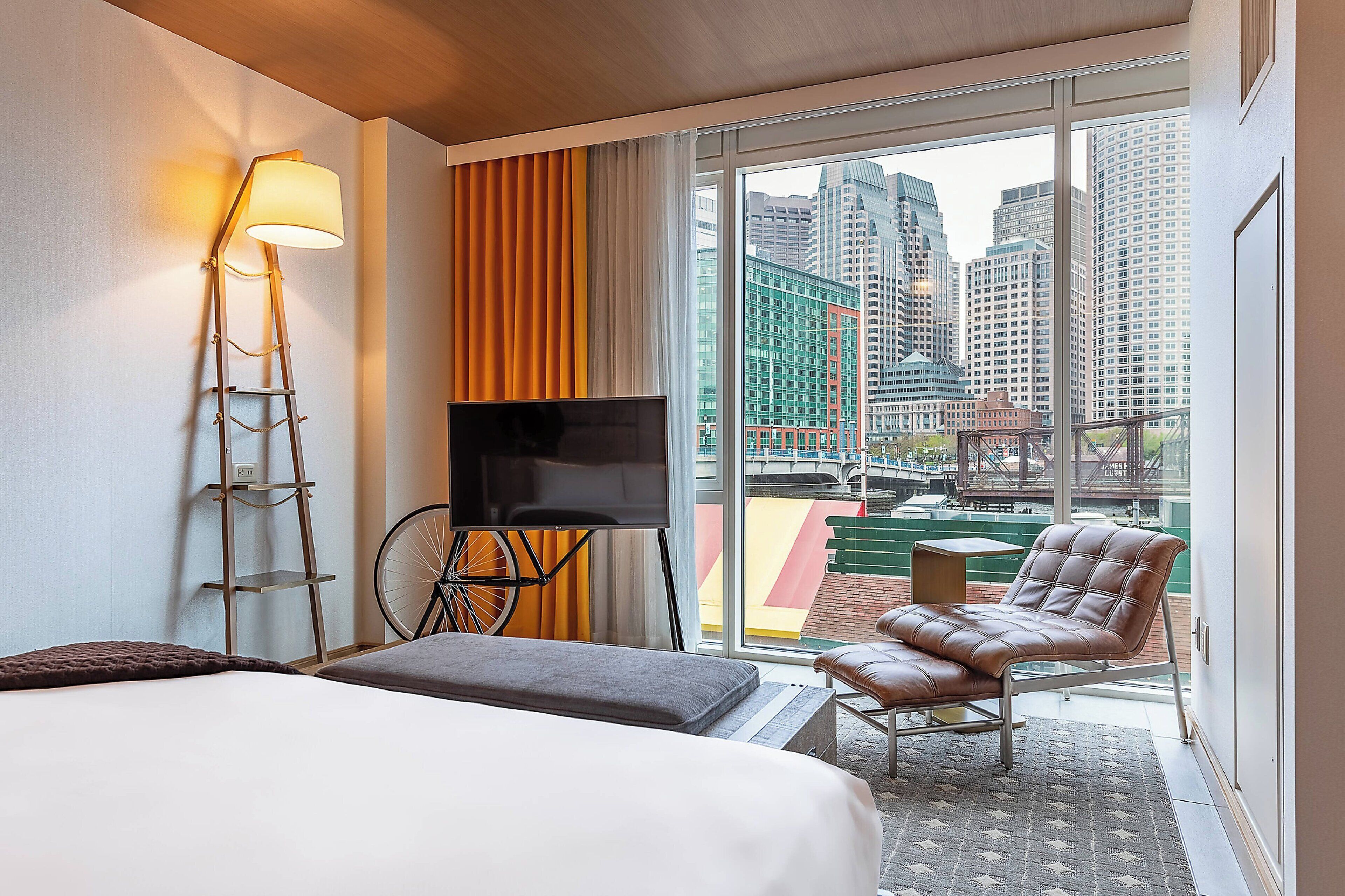 deluxe room, 1 king bed (view) | 1 bedroom, premium bedding, minibar, desk