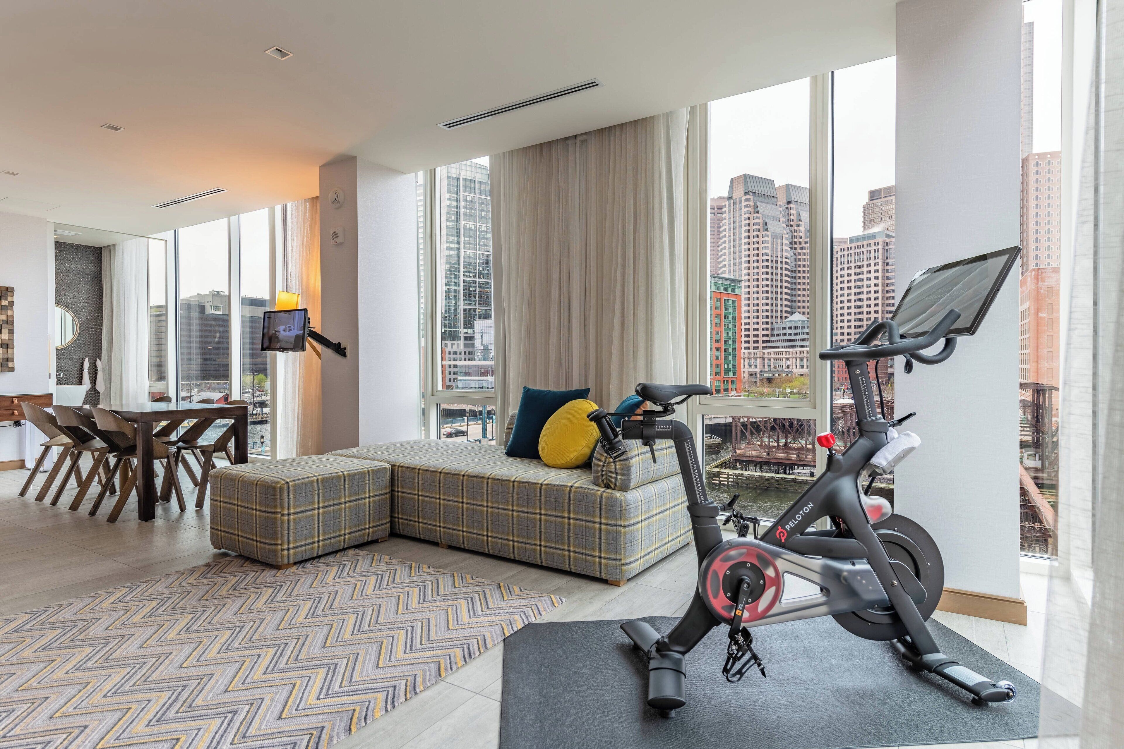 junior suite, 1 king bed, harbour view, corner | 1 bedroom, premium bedding, minibar, desk