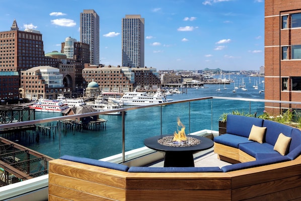 Breakfast, lunch, dinner served; Latin American cuisine - The Envoy Hotel, Autograph Collection (Boston)