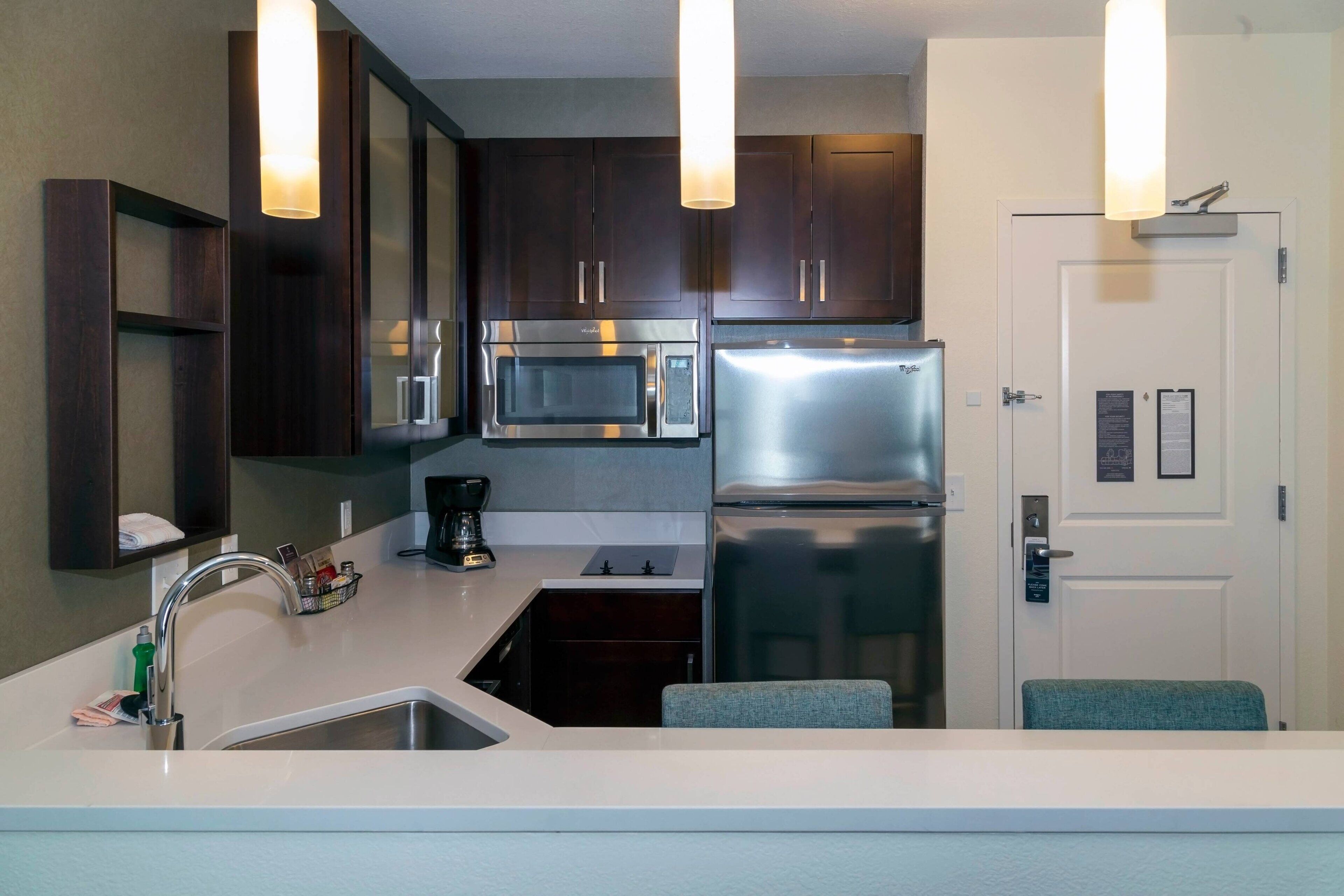 studio, 1 king bed, non smoking | private kitchen | full-sized fridge, microwave, stovetop, dishwasher