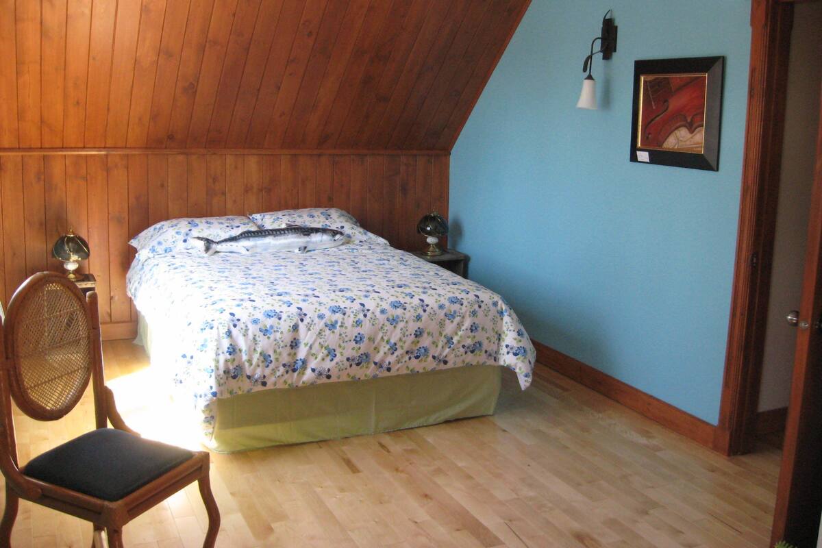 Classic Room, 1 Queen Bed | 3 bedrooms, premium bedding, Select Comfort beds, soundproofing