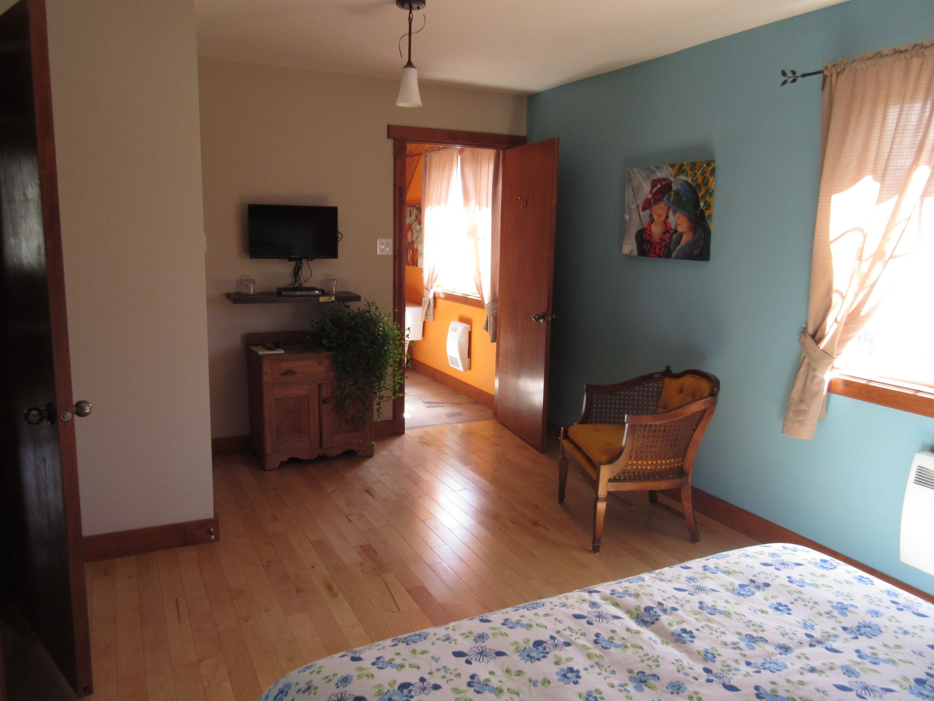 Classic Room, 1 Queen Bed | 3 bedrooms, premium bedding, Select Comfort beds, soundproofing