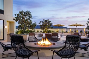 Terrace/patio - SpringHill Suites Los Angeles Burbank/Downtown (Burbank)