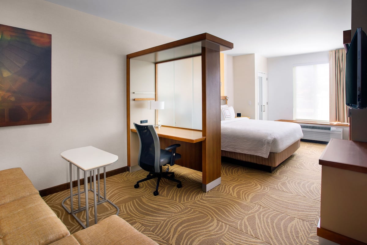 1 bedroom, premium bedding, in-room safe, desk