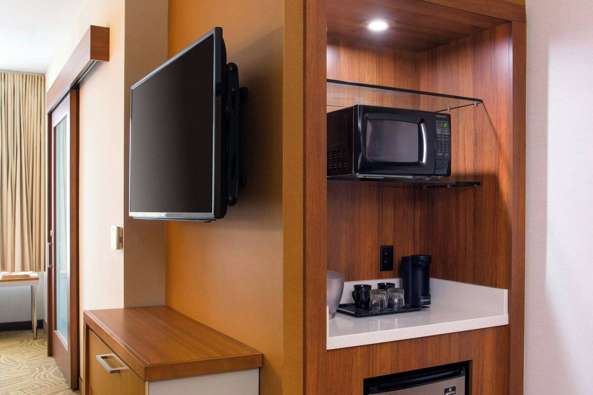 fridge, microwave, coffee/tea maker