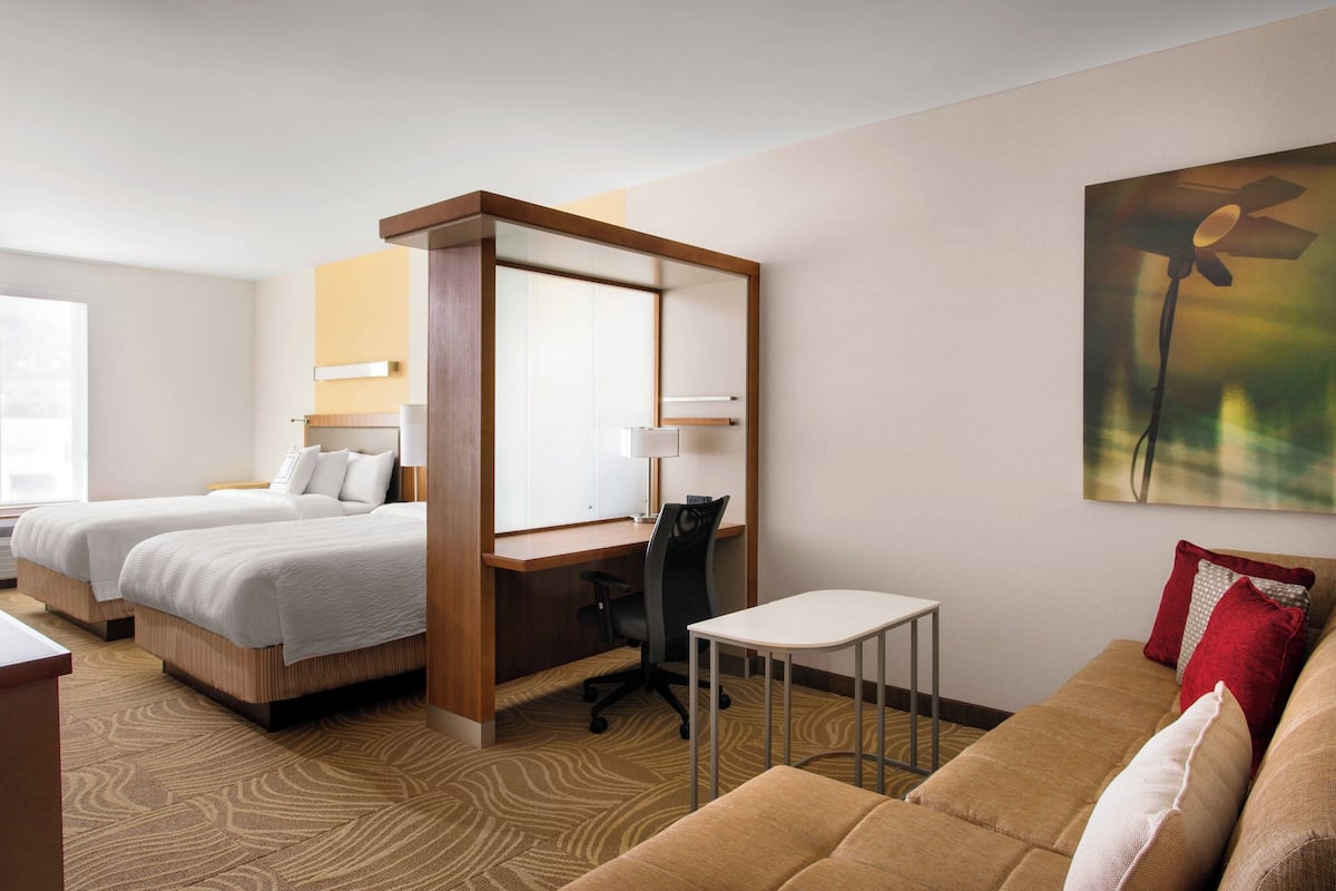 Premium bedding, in-room safe, desk, iron/ironing board