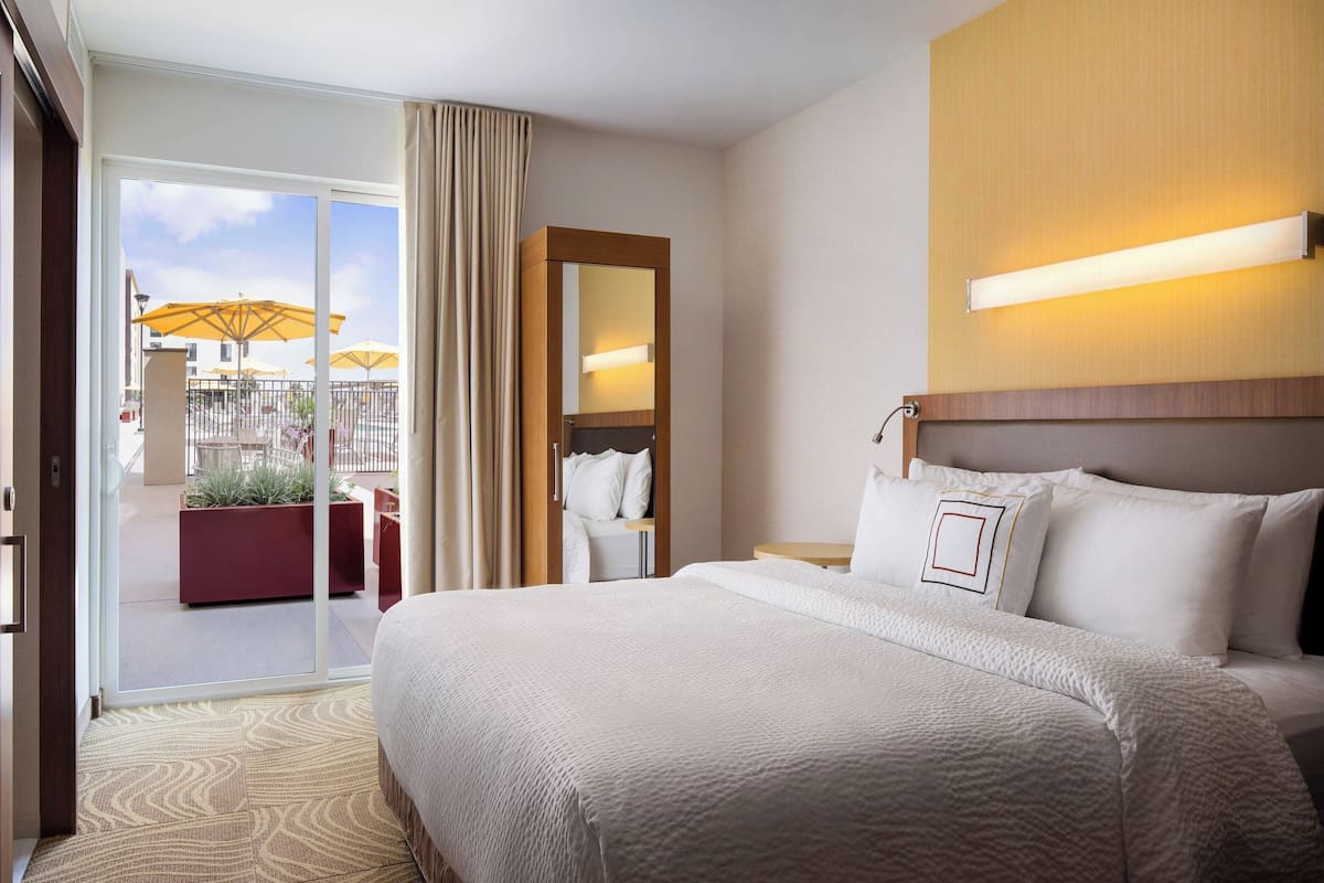 Studio, 1 King Bed with Sofa bed, Non Smoking, Poolside | Pool | Outdoor pool