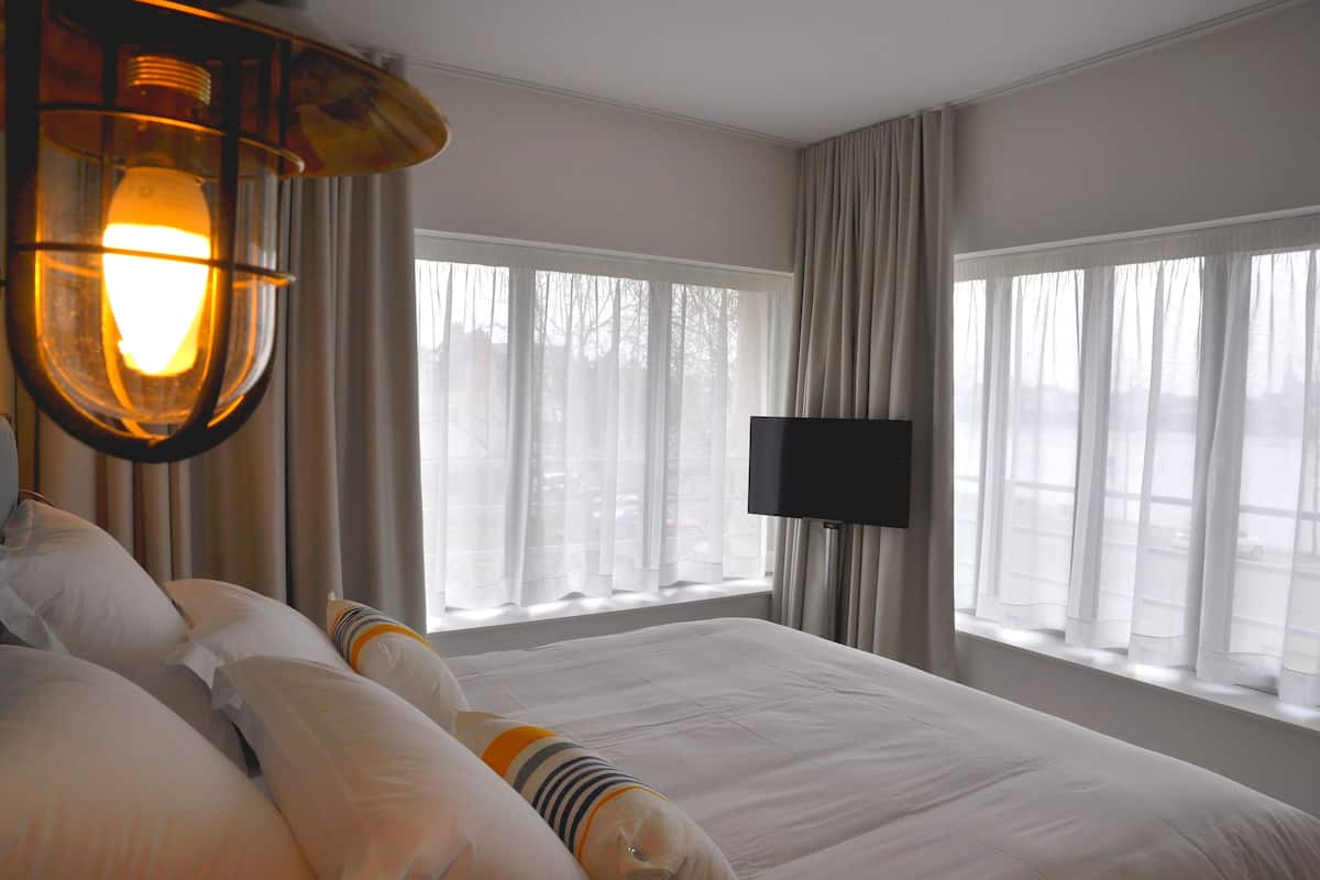 1 bedroom, premium bedding, minibar, in-room safe