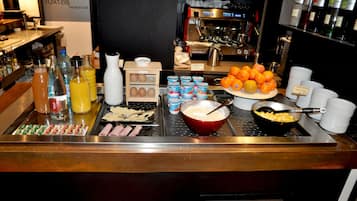 Petit déjeuner buffet (16 EUR par personne)