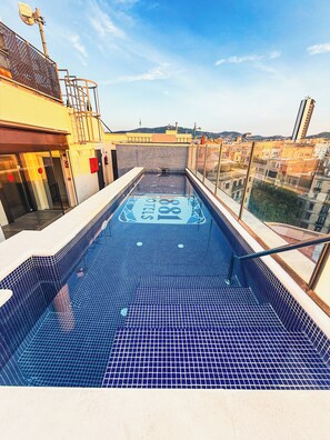 Seasonal outdoor pool, open 10:00 AM to 8:00 PM, pool loungers - 1881 Barcelona Gran Rosellon Hotel (Barcelona)