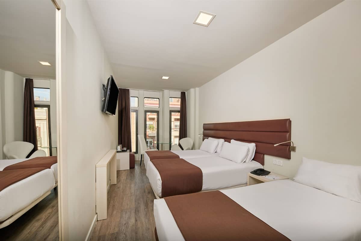 Twin Room (Extra bed) | Minibar, in-room safe, blackout curtains, soundproofing