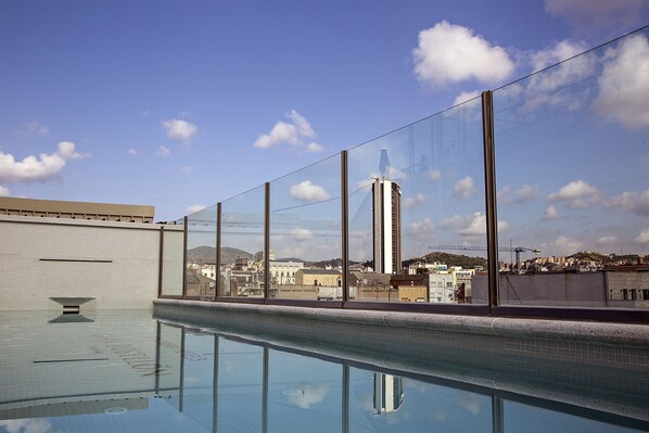 Seasonal outdoor pool, open 10:00 AM to 8:00 PM, pool loungers